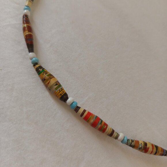 Handmade (Nalepo Maasai Women's Group) bead necklace with matching earrings - Picture 6 of 9